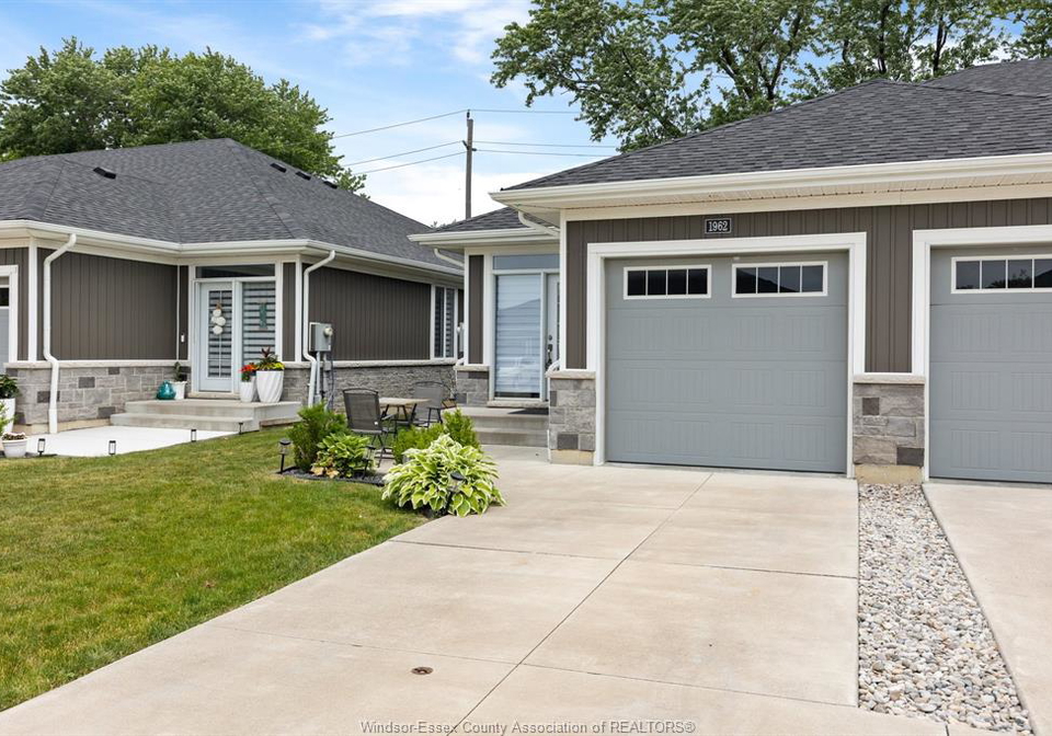 1962-ethan-court-windsor-ontario-26021307