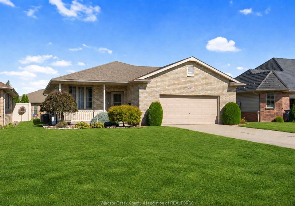 653-mcnaughton-avenue-west-chatham-ontario-26021339