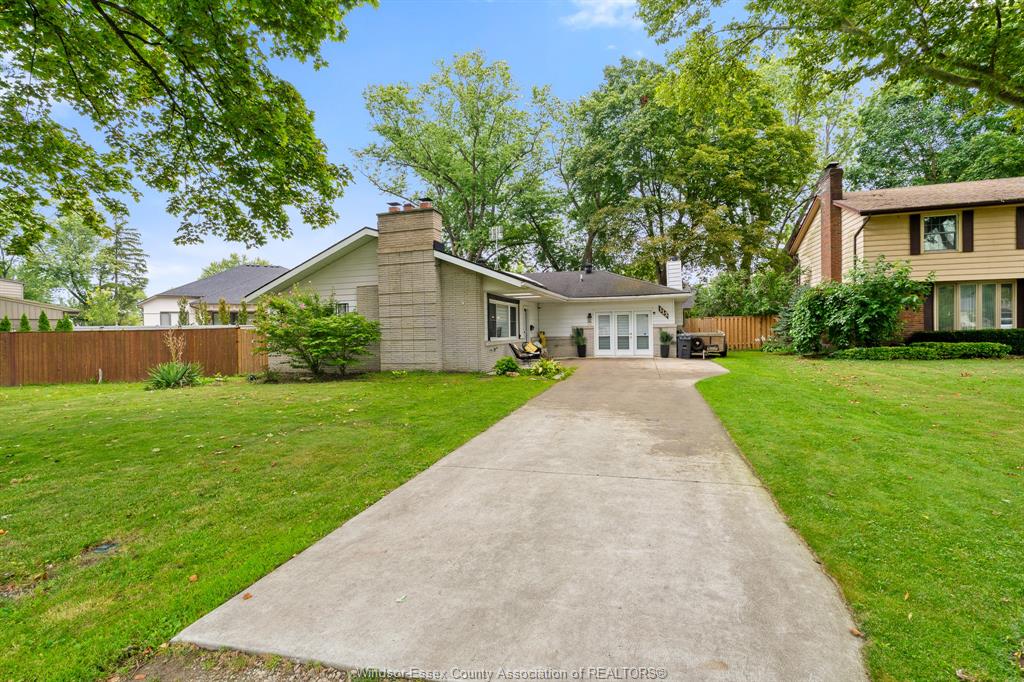 112-clovelly-tecumseh-ontario-26021340