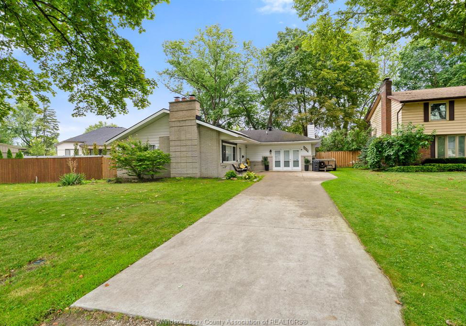 112-clovelly-tecumseh-ontario-26021340