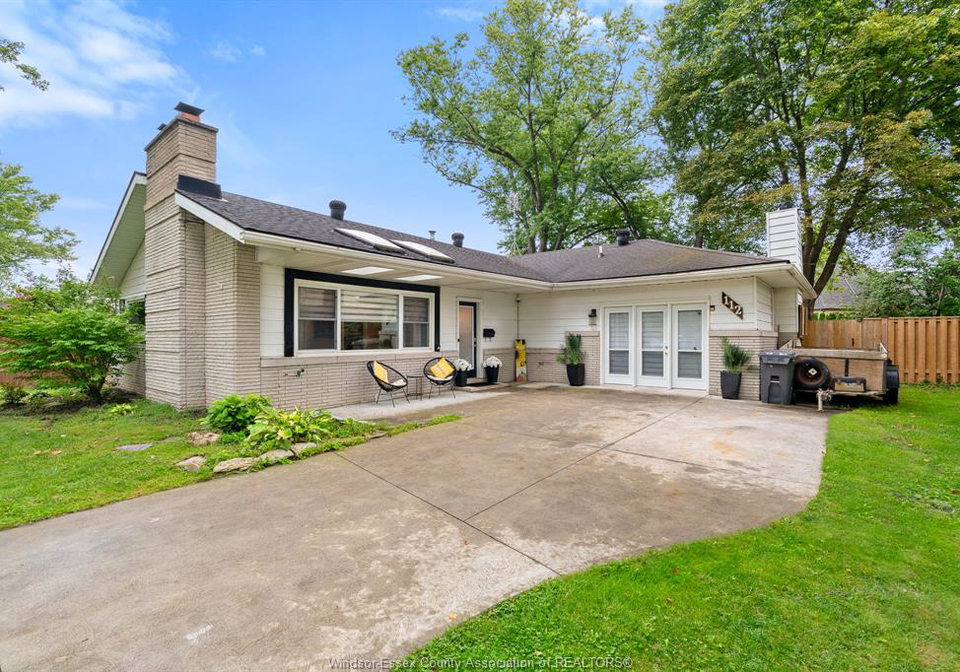 112-clovelly-tecumseh-ontario-26021340