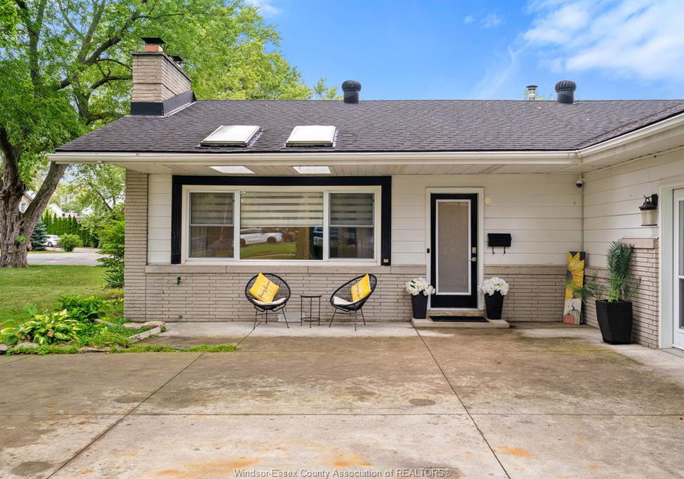 112-clovelly-tecumseh-ontario-26021340