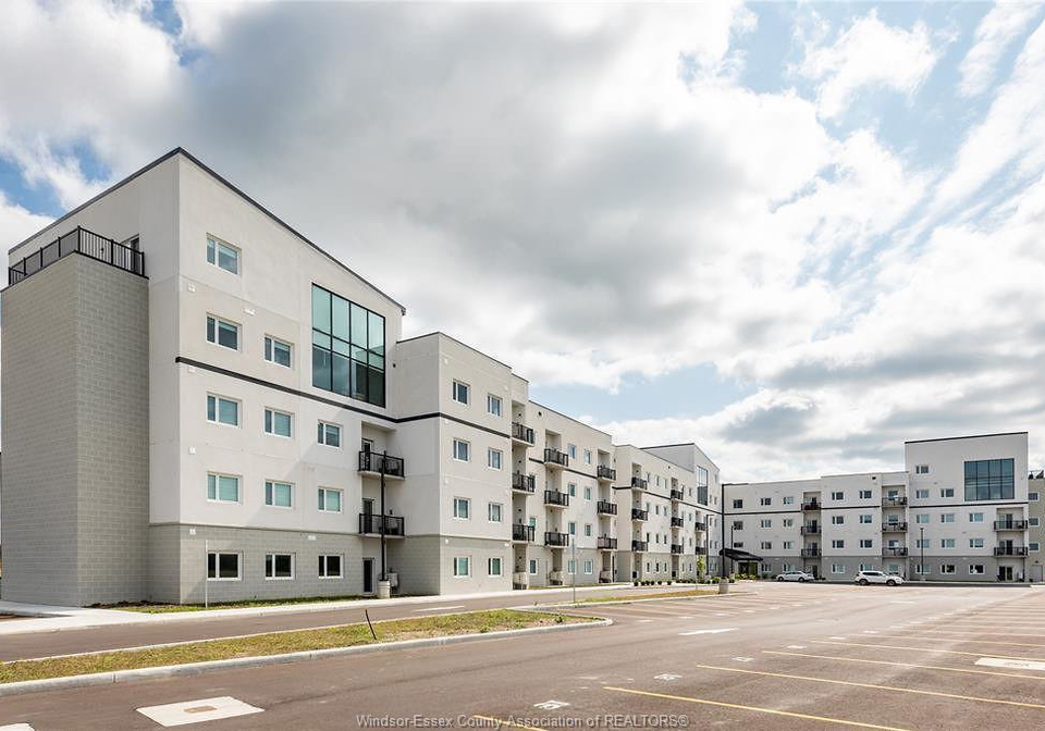 1900-6th-concession-lasalle-ontario-26021351