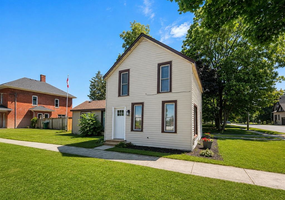 579-centre-street-dresden-ontario-26021359