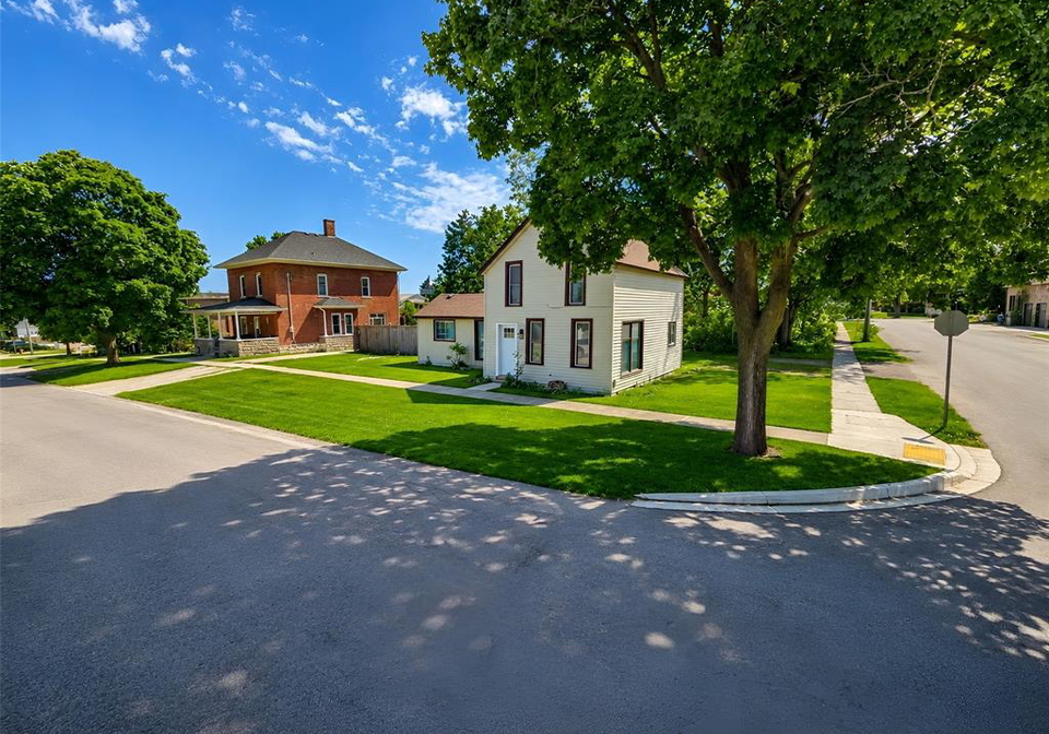 579-centre-street-dresden-ontario-26021359