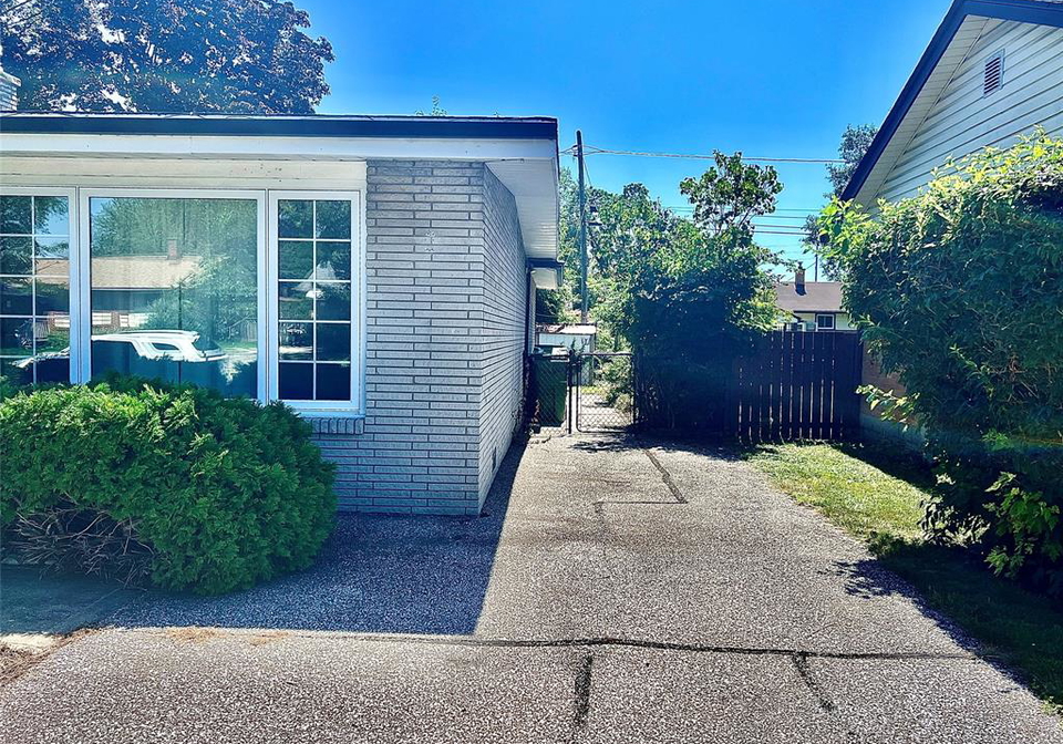 1669-cherrylawn-windsor-ontario-26021364