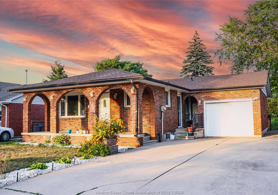 2732-armstrong-avenue-windsor-ontario-26021405