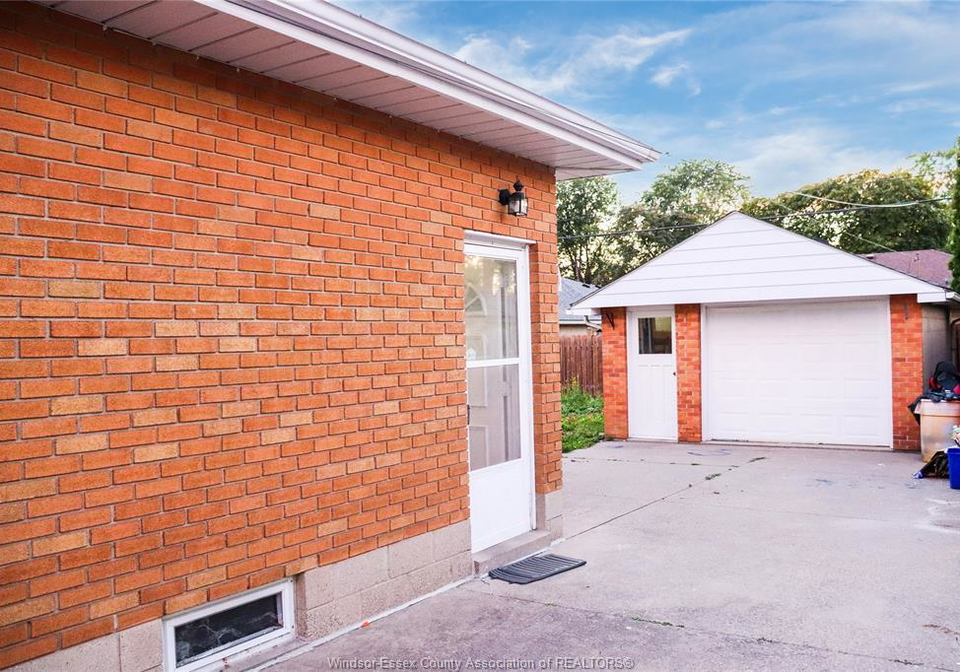 951-riverdale-windsor-ontario-26021406