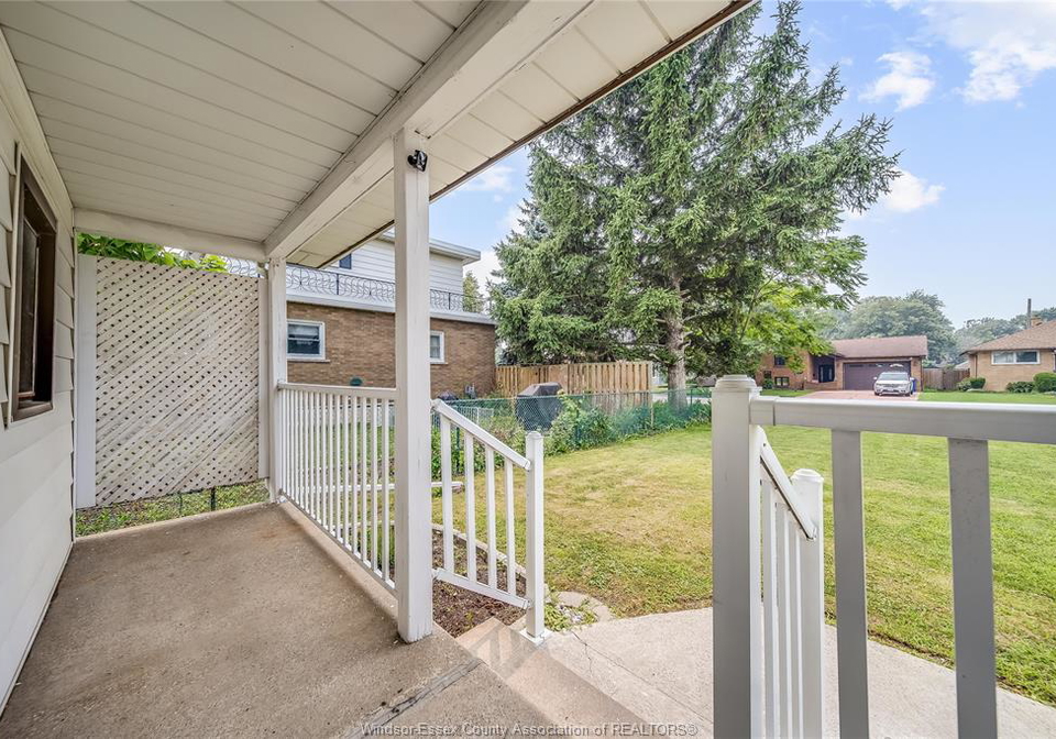 2628-meighen-road-windsor-ontario-26021428