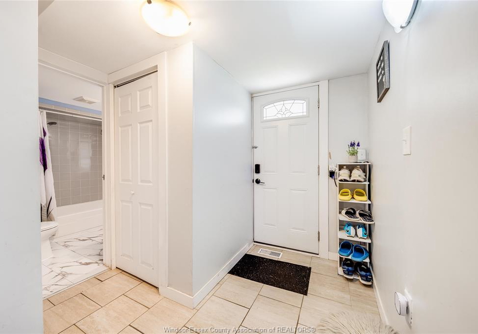 2628-meighen-road-windsor-ontario-26021428
