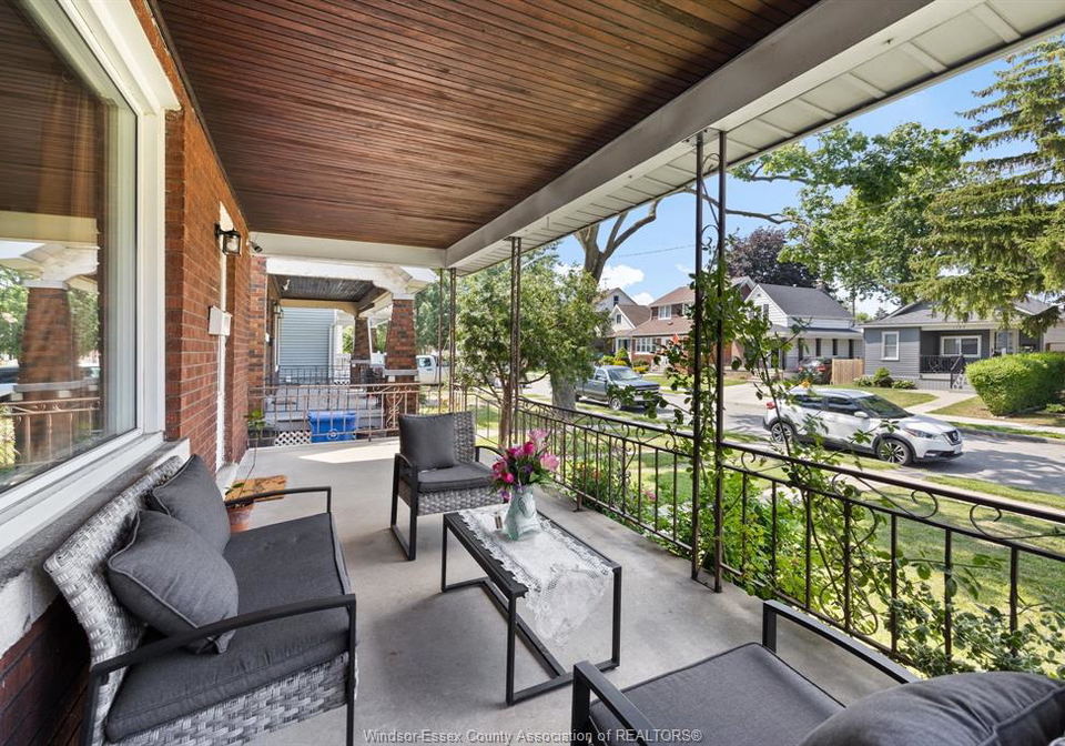 1118-louis-avenue-windsor-ontario-26021429