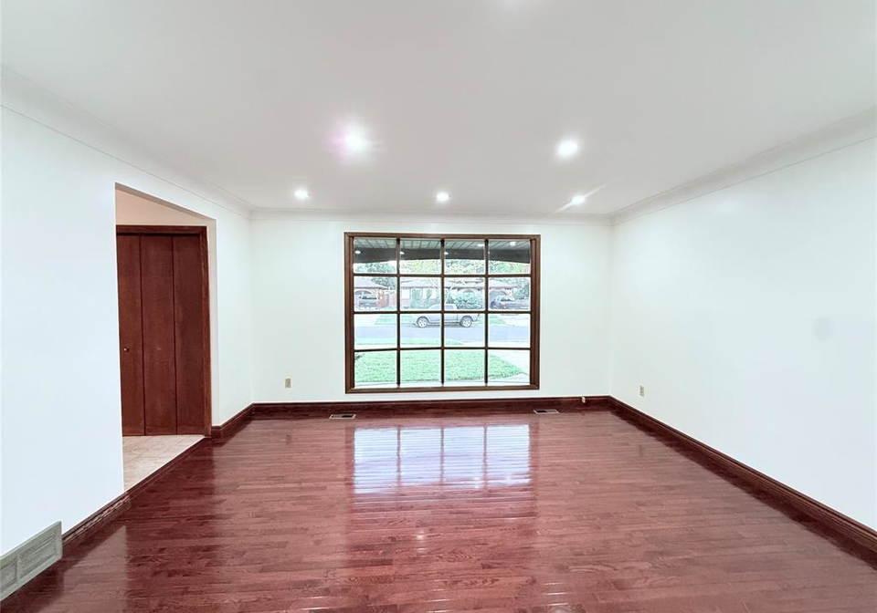 9495-beachdaleupper-windsor-ontario-26021433