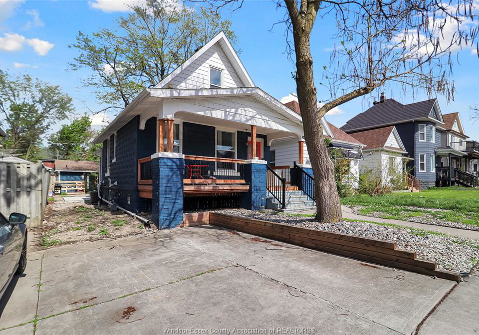324-pierre-windsor-ontario-26021445
