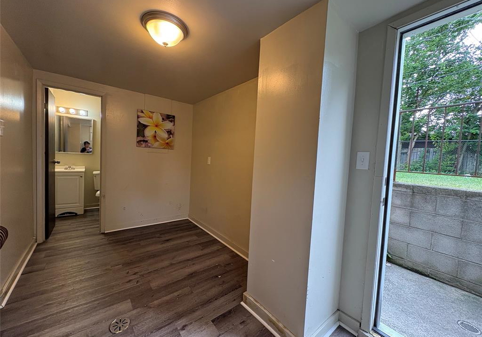 327-curry-windsor-ontario-26021449