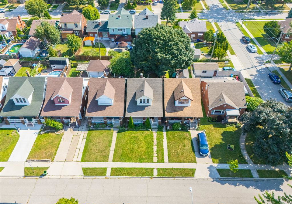 2284-fraser-avenue-windsor-ontario-26021462