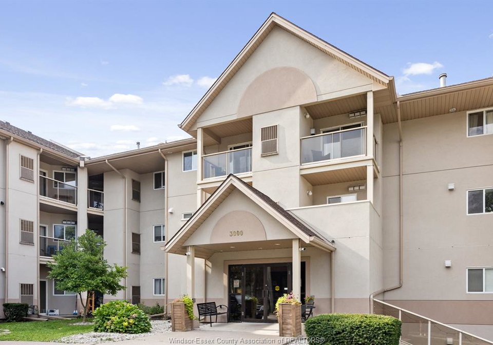 3000-sandwich-street-east-windsor-ontario-26021494