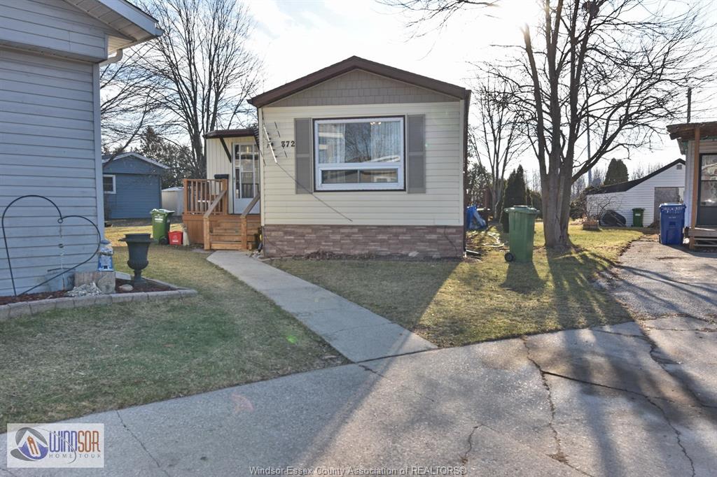 372-regent-court-essex-ontario-26021498