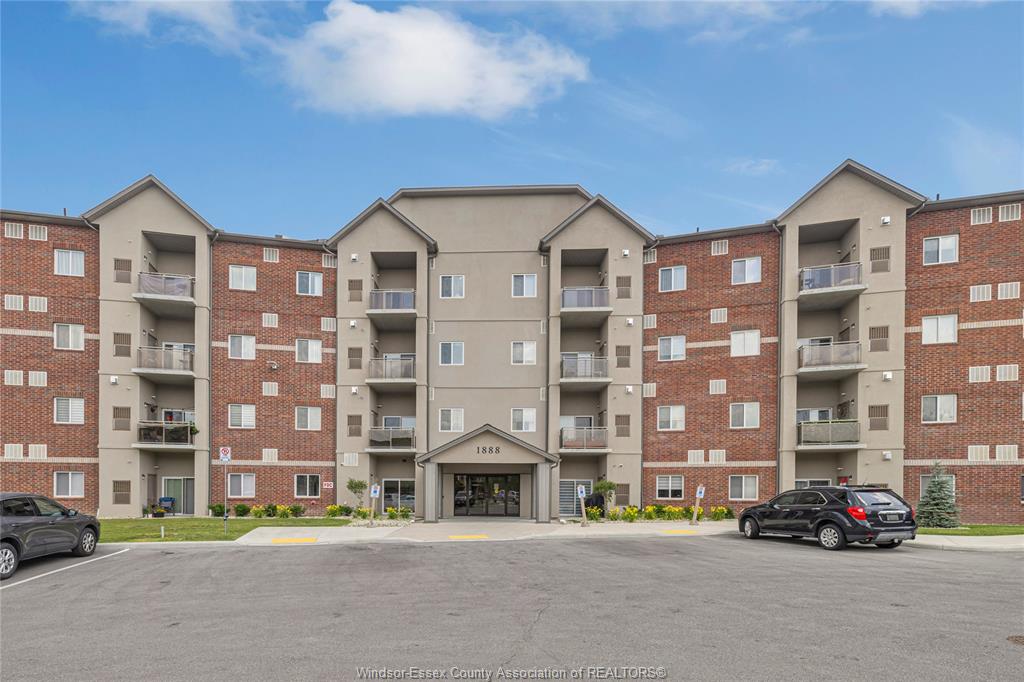 1888-westview-lasalle-ontario-26021500