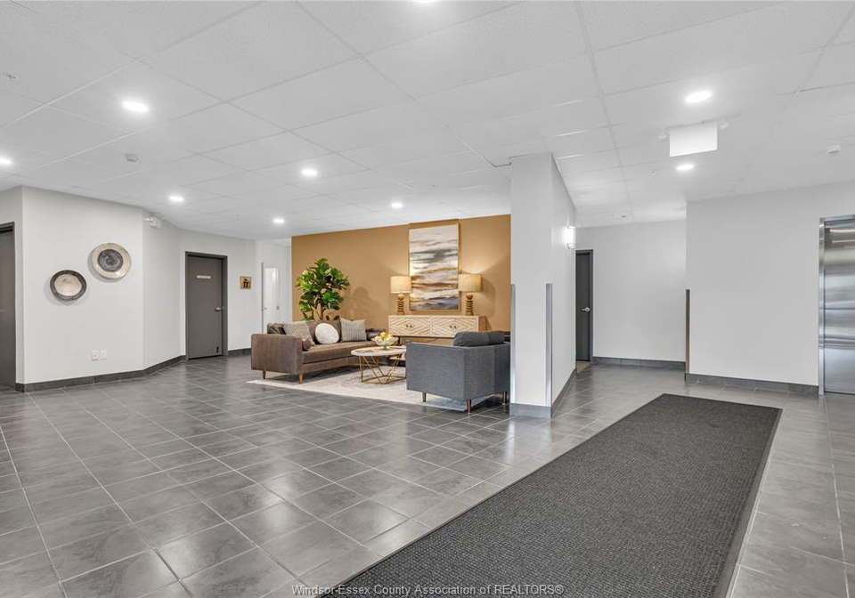 1888-westview-lasalle-ontario-26021500