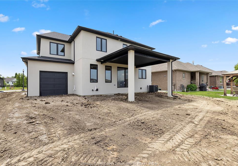 303-ruth-essex-ontario-26021527