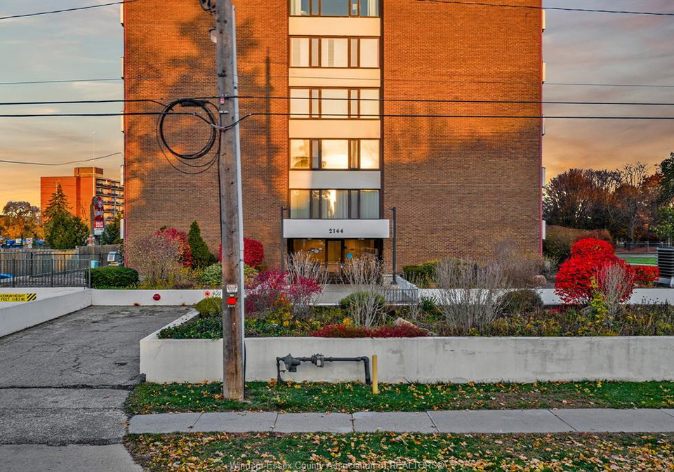 2144-pelissier-windsor-ontario-26021532