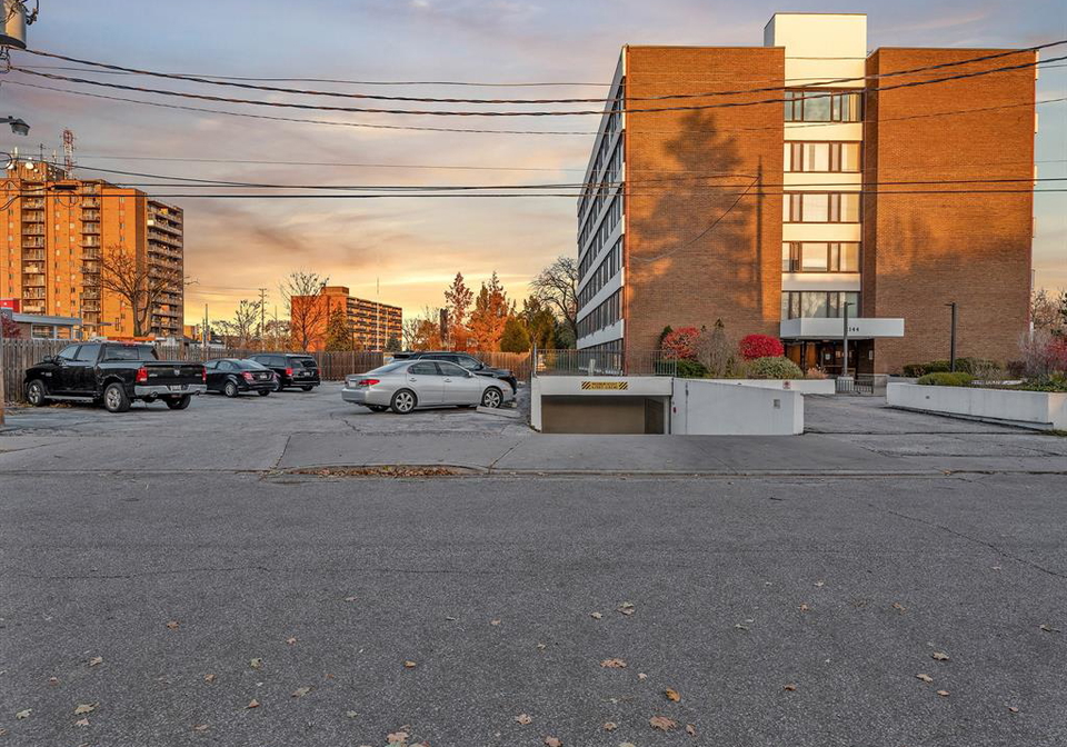 2144-pelissier-windsor-ontario-26021532