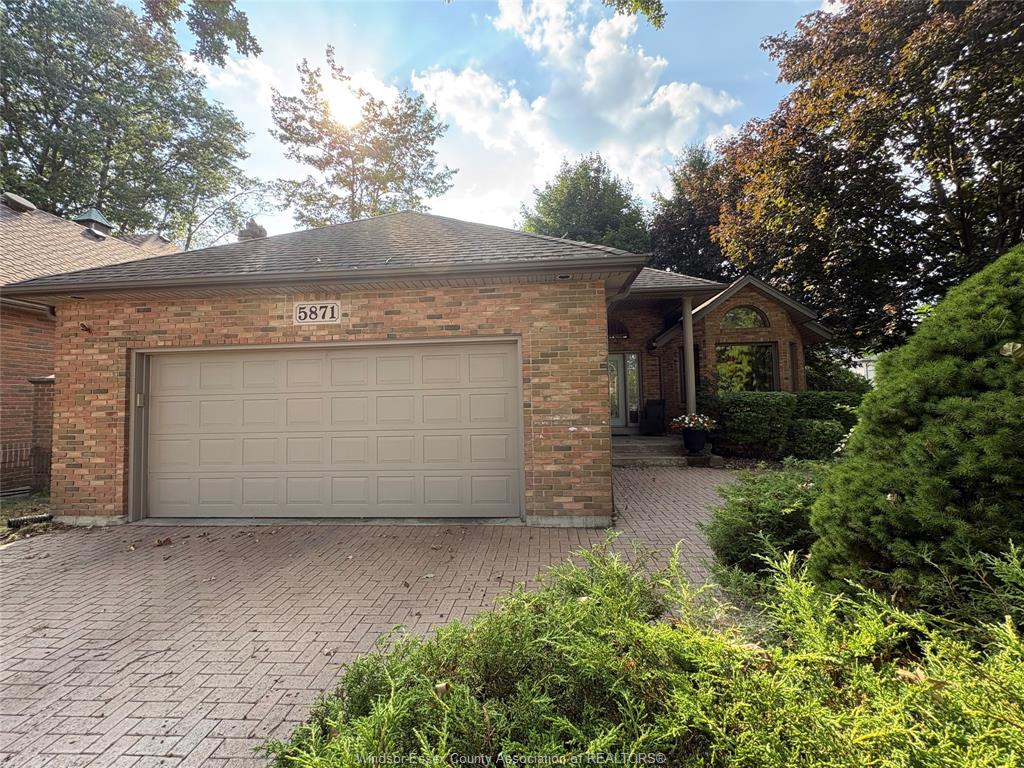 5871-bagley-avenue-lasalle-ontario-26021534