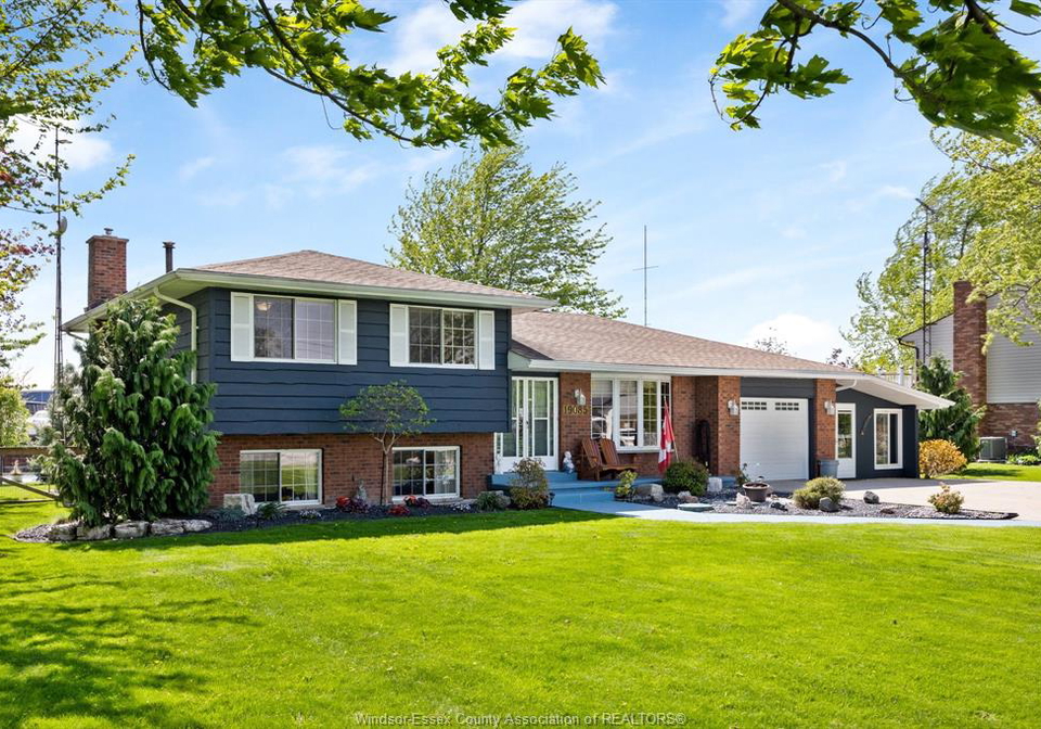 19085-blue-water-avenue-lakeshore-ontario-26021536