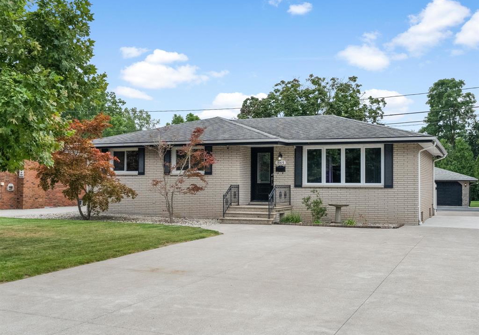 1865-todd-lane-lasalle-ontario-26021539