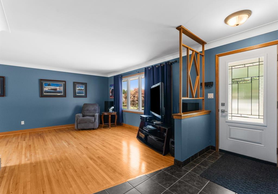1865-todd-lane-lasalle-ontario-26021539