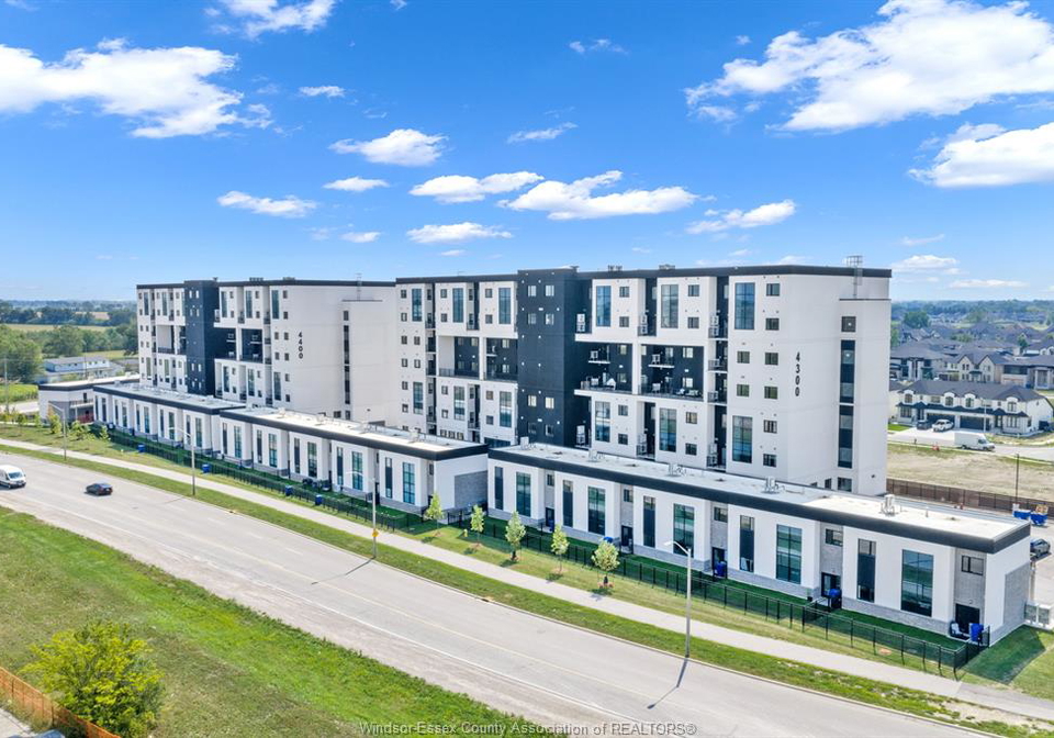 4300-laurier-parkway-lasalle-ontario-26021563