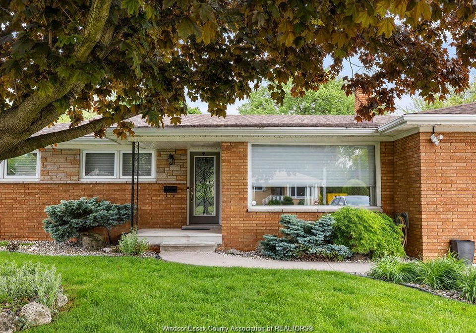 1670-campbell-windsor-ontario-26021570
