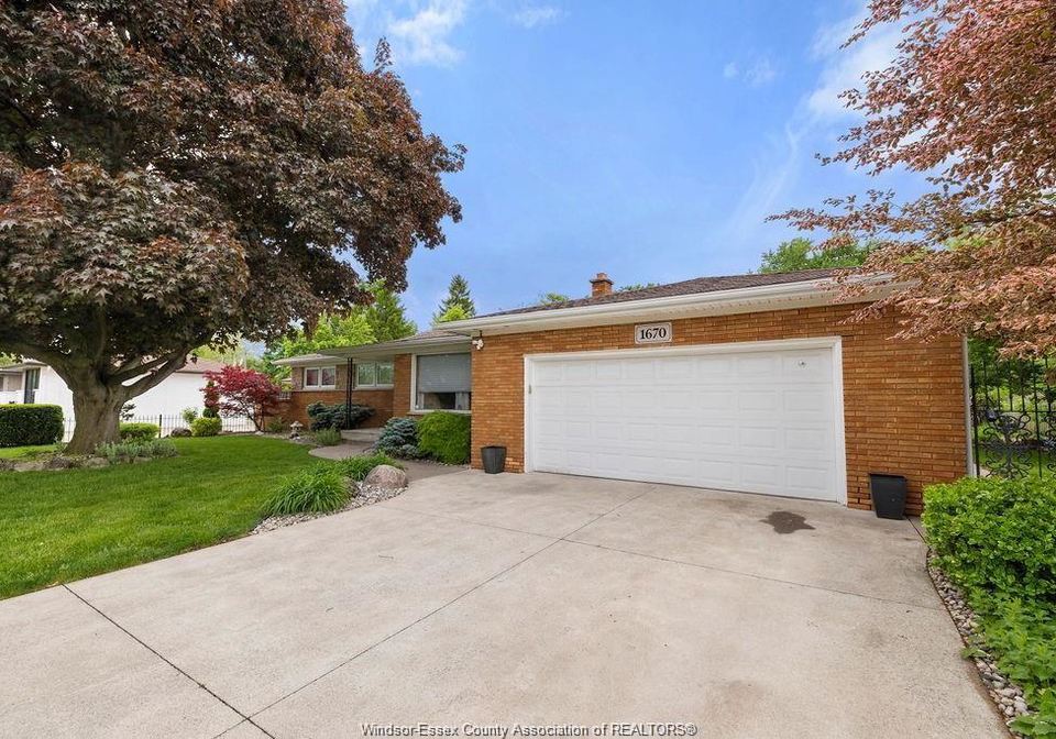 1670-campbell-windsor-ontario-26021570