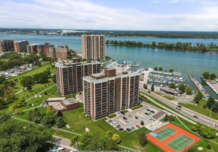 9099-riverside-drive-east-windsor-ontario-26021576