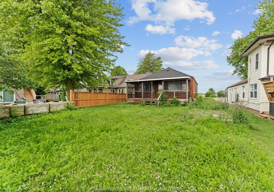 390-east-beach-leamington-ontario-26021578