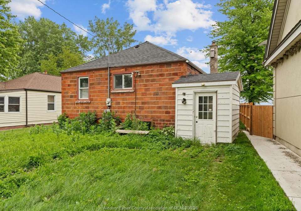 390-east-beach-leamington-ontario-26021578