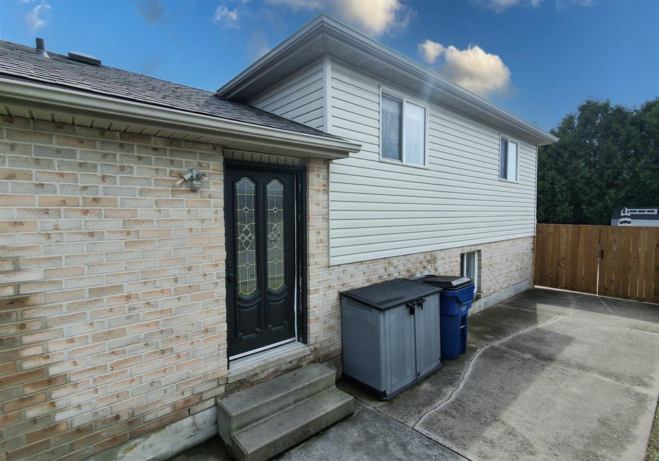 8-hampton-court-chatham-ontario-26021580