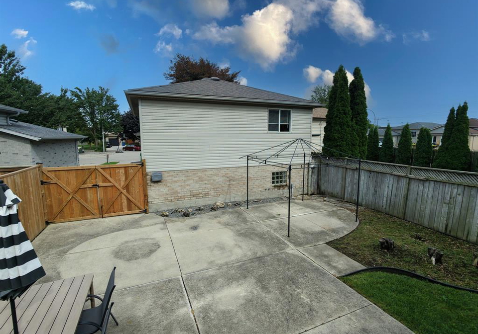 8-hampton-court-chatham-ontario-26021580
