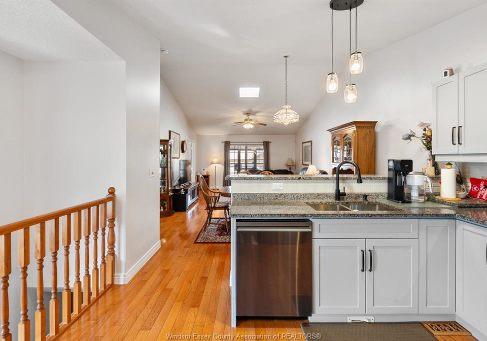41-queens-hill-crescent-leamington-ontario-26021589