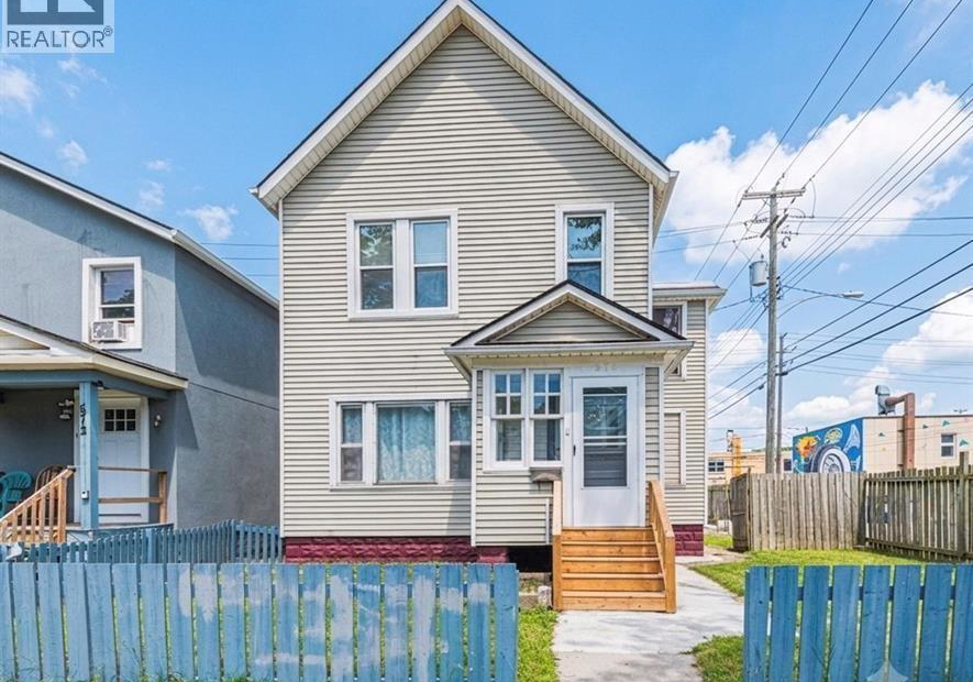 576-janette-windsor-ontario-26021598