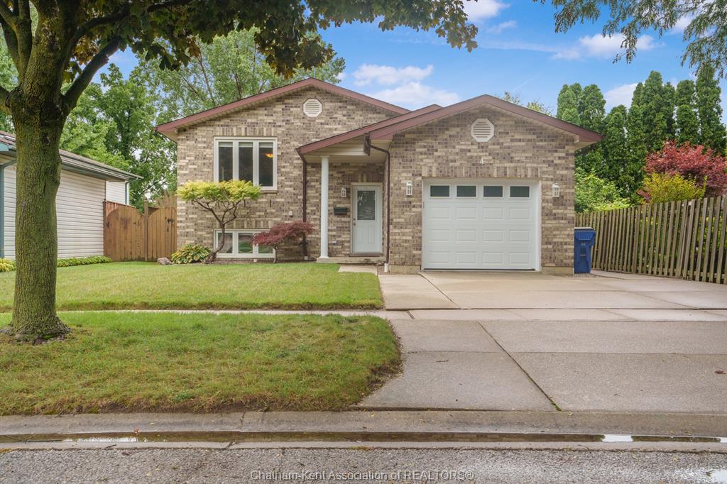 4-carolinian-place-chatham-ontario-26021611
