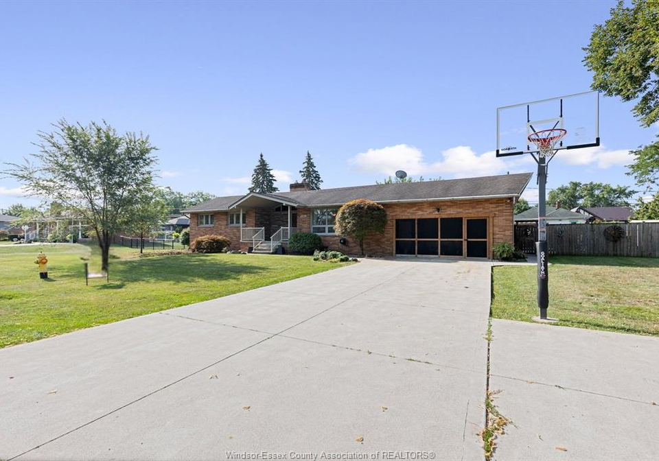 240-lafferty-lasalle-ontario-26021612