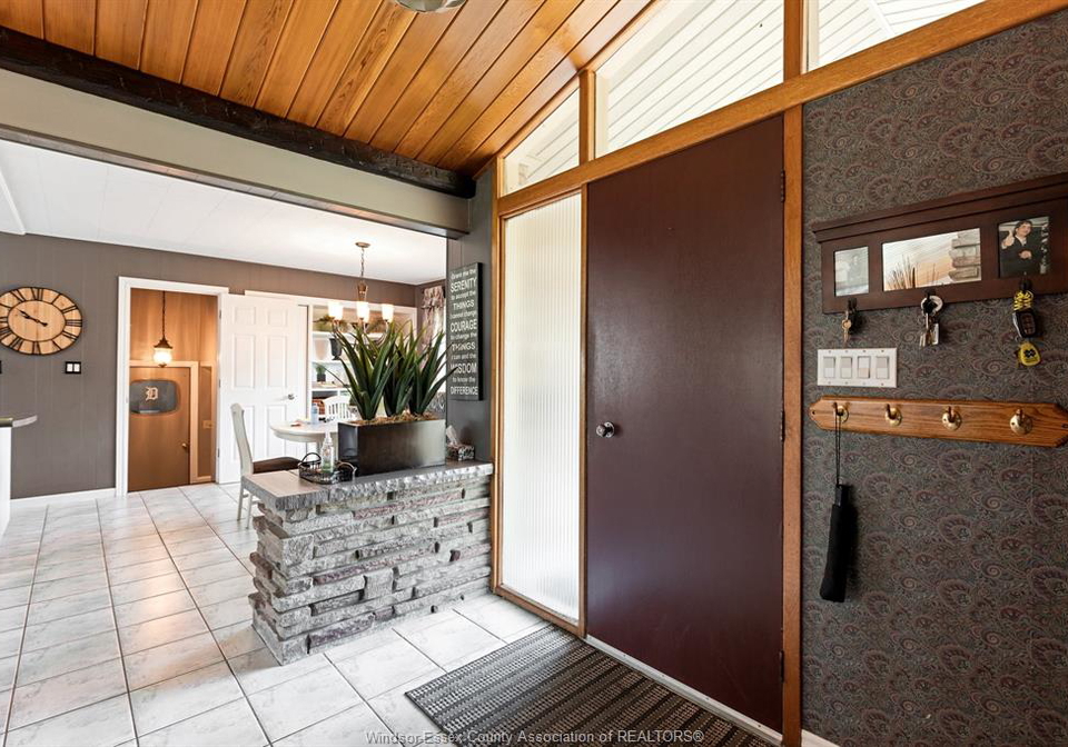 240-lafferty-lasalle-ontario-26021612