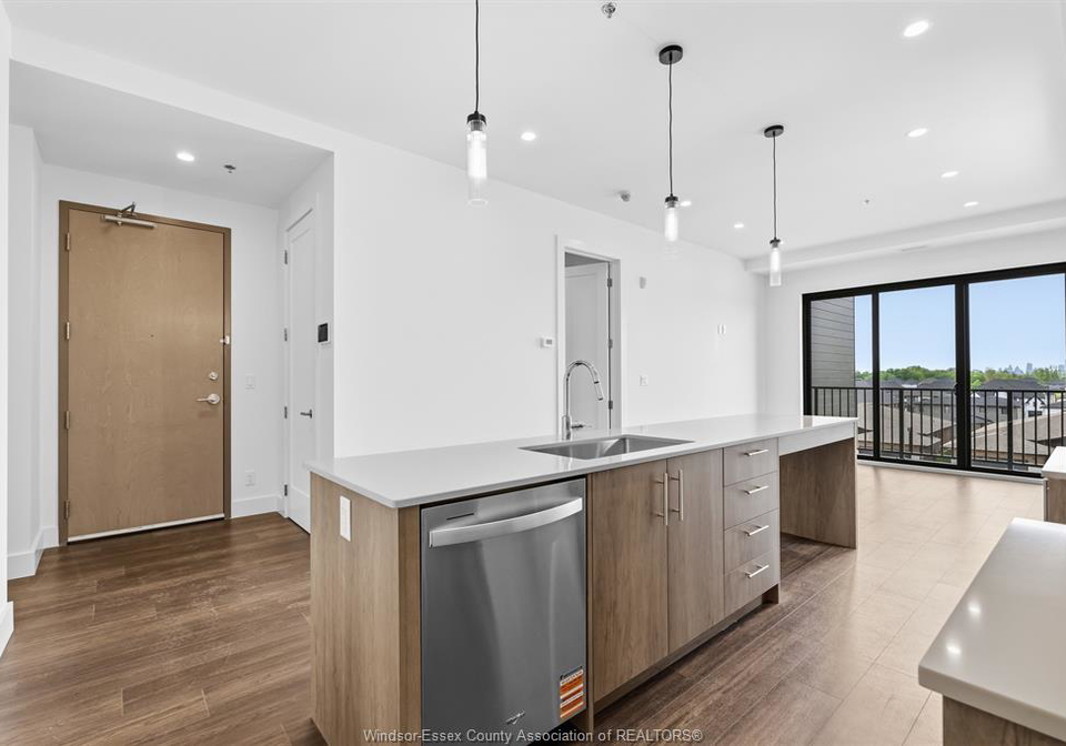595-lilymac-windsor-ontario-26021637
