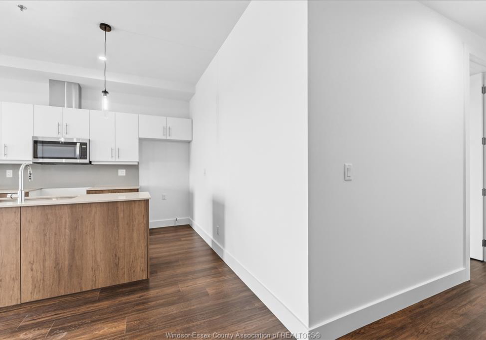 595-lilymac-windsor-ontario-26021637