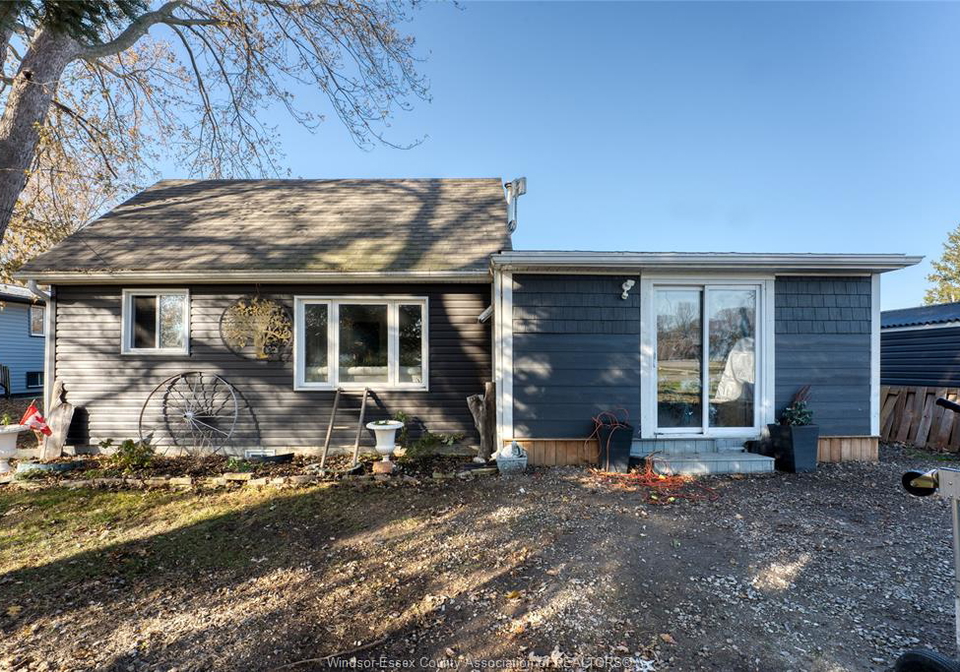 625-sydenham-street-colchester-ontario-26021647