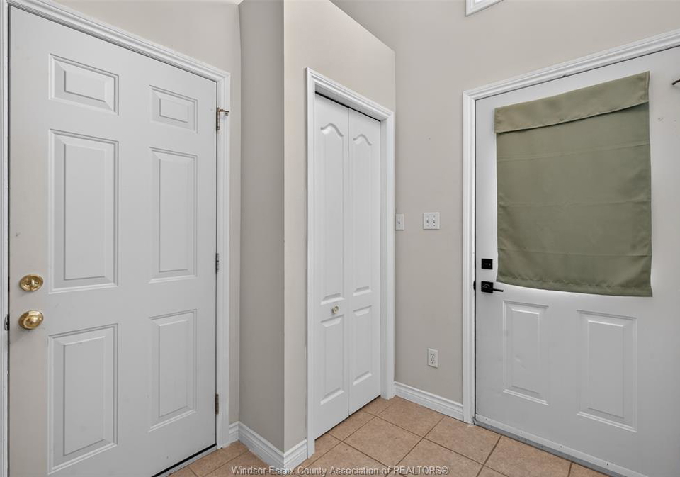 1132-settlers-windsor-ontario-26021659