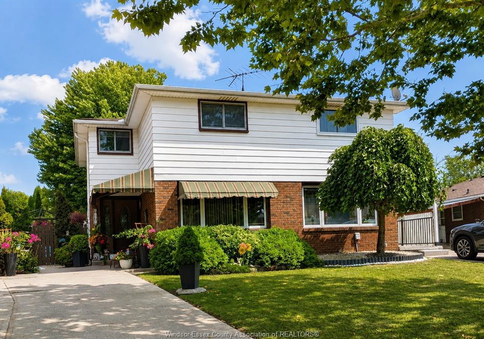 9870-lynngrove-windsor-ontario-26021689