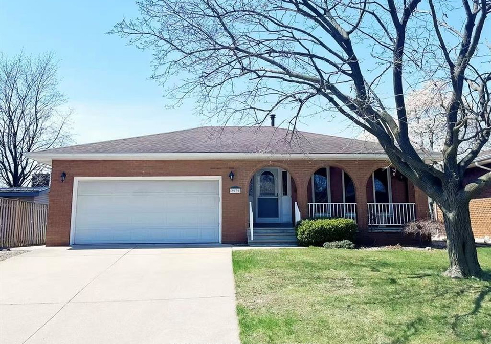 2979-st-clair-avenue-windsor-ontario-26021716