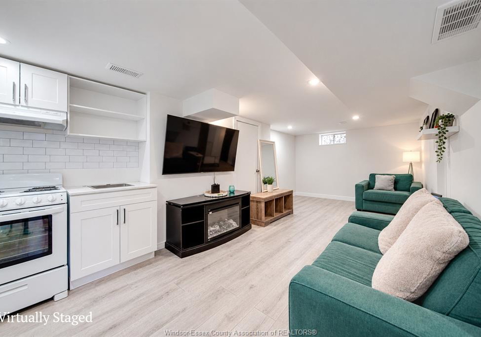 1215-chappell-windsor-ontario-26021722
